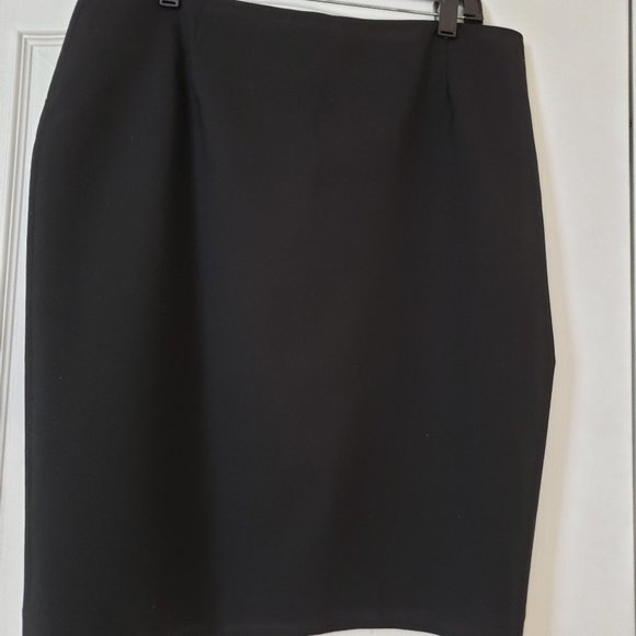 NWOT Neiman Marcus Exclusive Straight Pencil Skirt - Picture 1 of 4